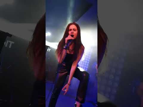 Teona Ash -  cover Bring me to Life ( @Evanescence )