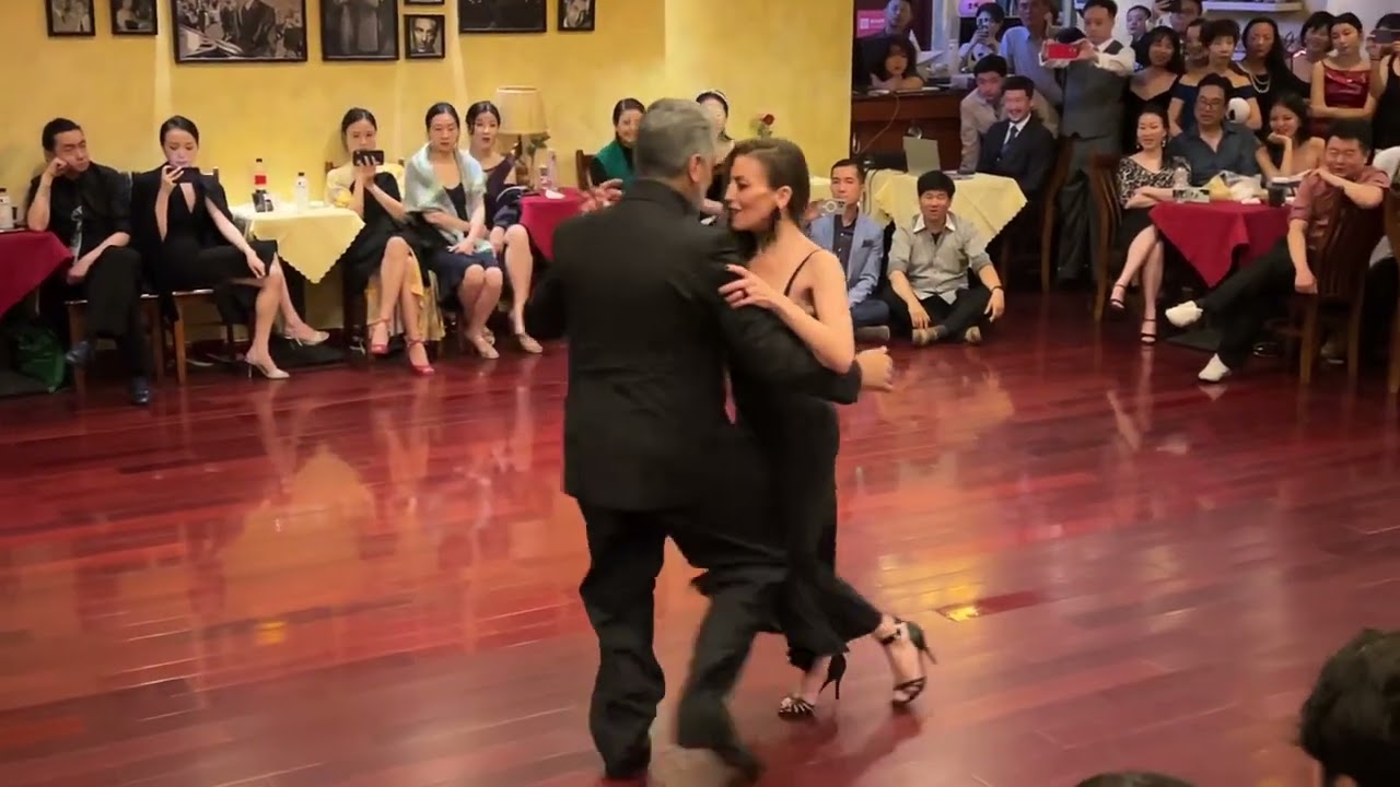 Andrés Laza Moreno y Eladia Córdoba en Chengdu Rosa Tango Club