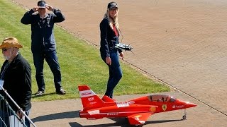 YOUNG WOMAN FLIES THE RC TURBINE MODEL VIPERJET / Bölsdorf Germany 2016