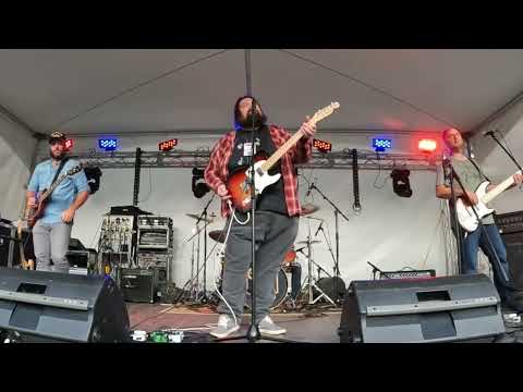 Mike à Vik - Mon chum le pêcheur (Live at Far Out Festival 2022)