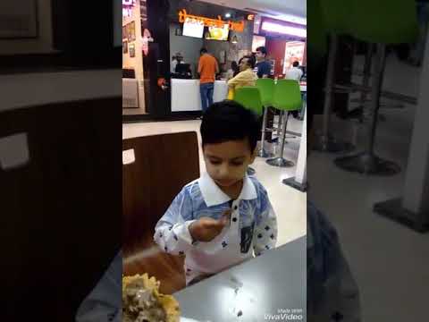 Main to raste se ja rha tha,, main to ice cream kha rha tha..