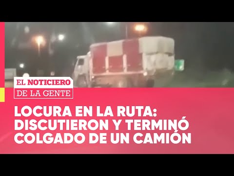 Dos CONDUCTORES DISCUTIERON en la RUTA y UNO de ellos VIAJÓ COLGADO del CAMIÓN #ElNotidelaGente