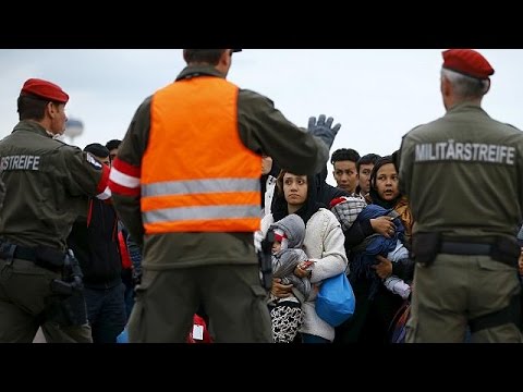 Spielfeld: Österreichischer Grenzübergang überrannt