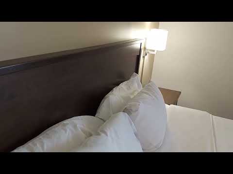 Howard Johnson Hotel, Hadley, Massachusetts - Room Tour