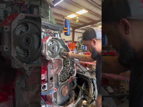 CUMMINS ISX REBUILD/REMOVING FRONT GEARS🛠️⚙️#cumminsisx #dieselengine#mechanic #truckerlife #diy