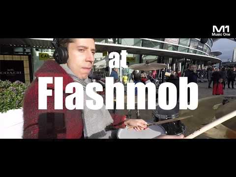 (UNOFFICIAL VIDEO) Immer nur du (VFL) - Flashmob für die Wölfe im Designer Outlet Wolfsburg