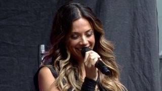 Jana Kramer performs &#39;I Got The Boy&#39;