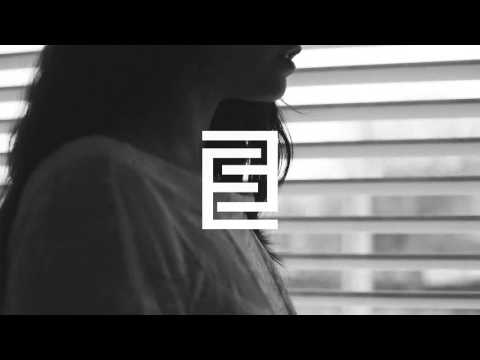 VAGUE002 - girl crying