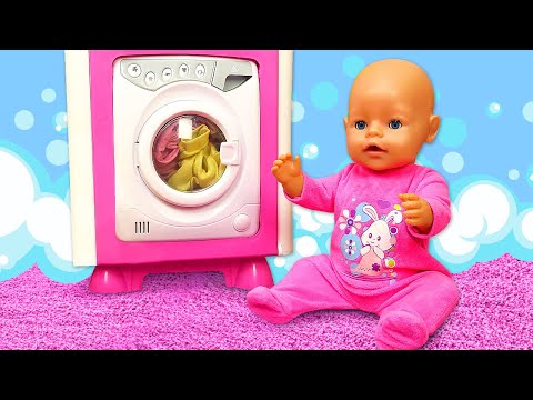 Baby dolls learn how to use a toy washing machine. Kids pretend to play with dolls & toys for girls.