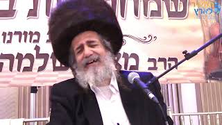 הרב מאיר שלמה במשתה היין  פורים זועק מנהמת ליבו על צער והיסורים שעובר על עם ישראל (הרב מאיר שלמה זצ"ל) - התמונה מוצגת ישירות מתוך אתר האינטרנט יוטיוב. זכויות היוצרים בתמונה שייכות ליוצרה. קישור קרדיט למקור התוכן נמצא בתוך דף הסרטון