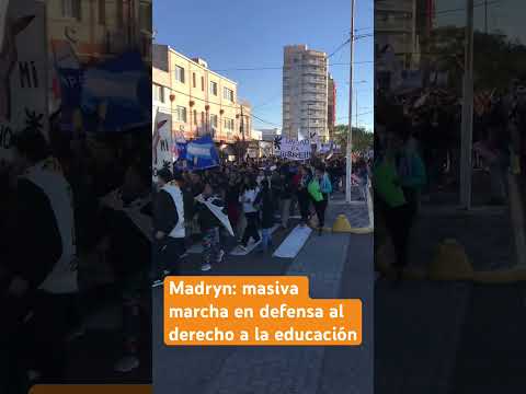 Madryn: masiva marcha en defensa del derecho a la educación #patagonia #chubut
