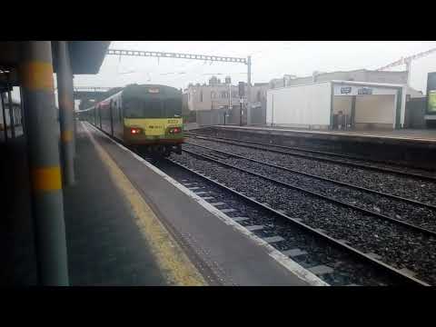 8322 Dart train grandcanaldock at bray station