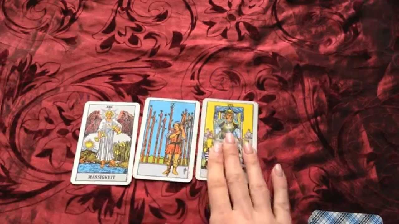 A Tarot example shortie with 3 cards