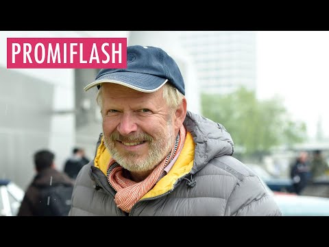 Video Thumbnail: So sehr genießt Ex-"Tatort"-Star Axel Milberg das Opasein