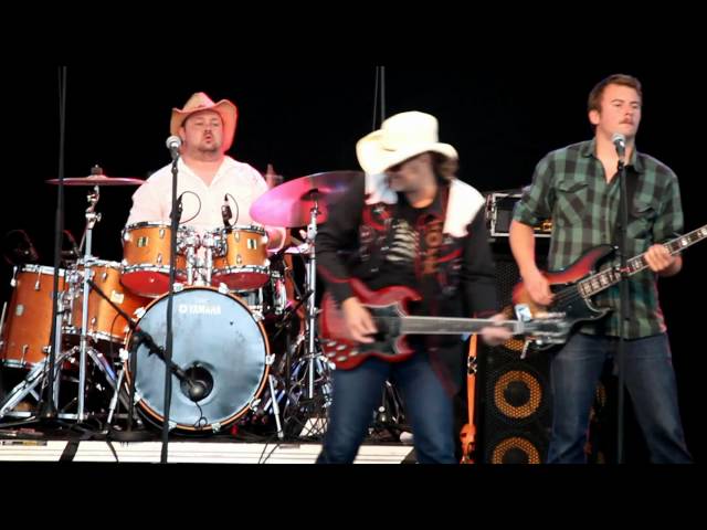 Nilsen’s Southern Harmony – Bottle Let Me Down