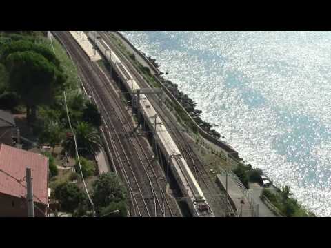 Corniglia HD-Trenitalia FS etr 470 passes Corniglia