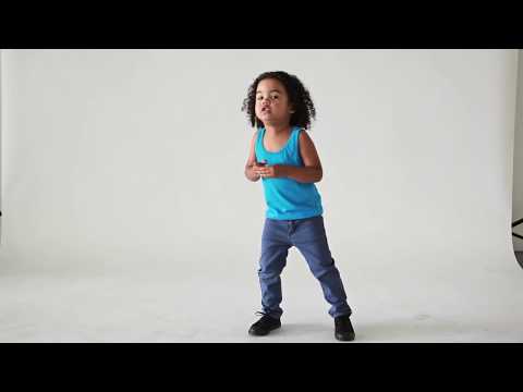 E. Lincoln cantando – American Apparel