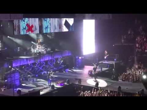 5SOS ROWYSO Tour - Crowd Screams to Demand Encore + Good Girls Clip - Manchester 9th June 2015