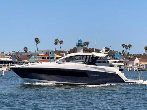 2020 Cruisers Yachts 390 Express Coupe Video