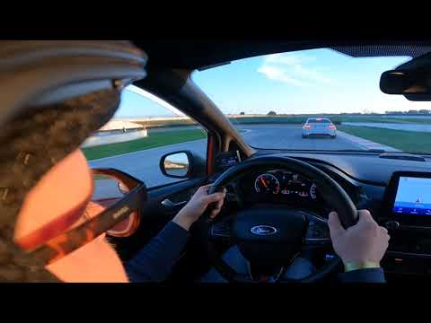 MK8 Fiesta ST vs drifting BMW M2