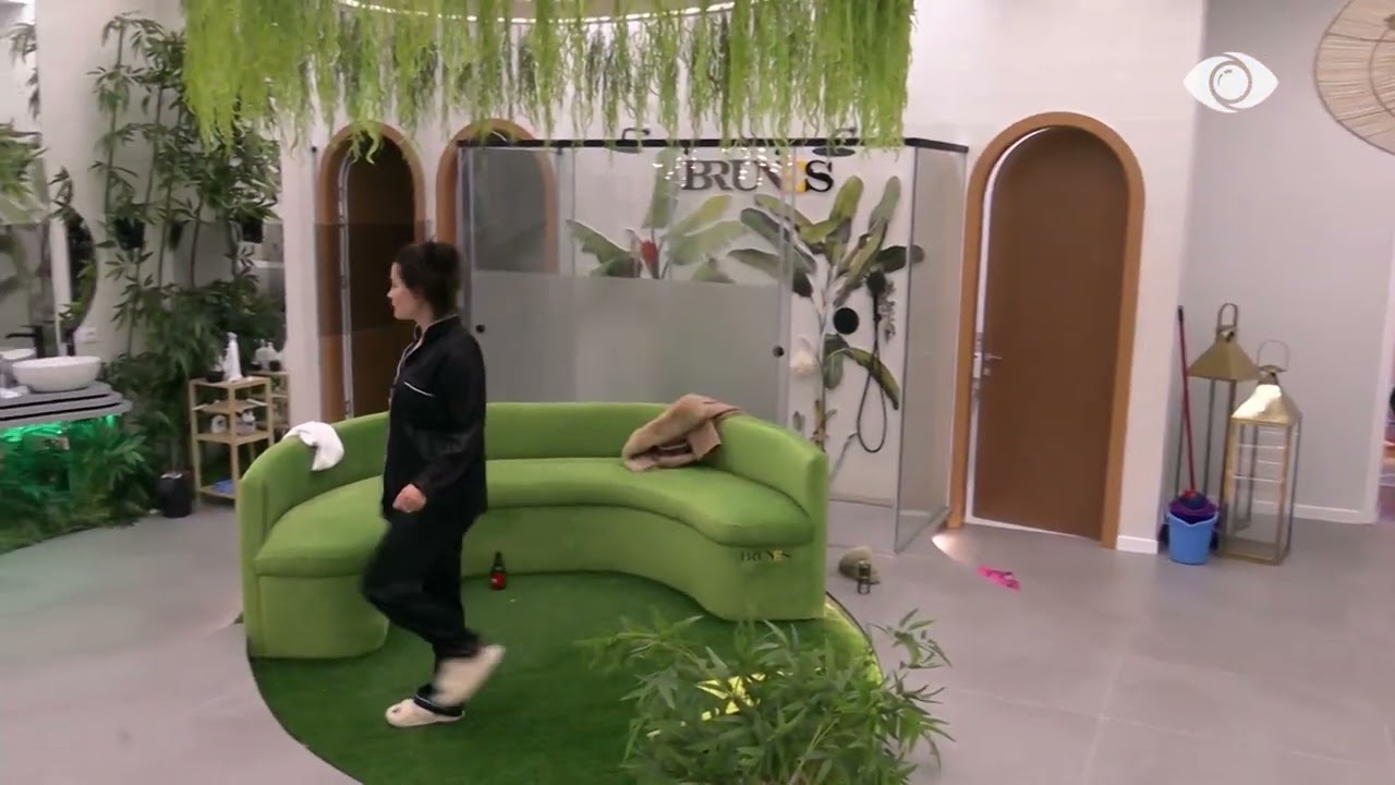 Vijon misioni i ninxhave/ Rozana mbledh shampot dhe mjetet e higjenës dentare