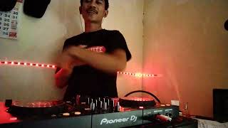 Download lagu ,,DJ spesial babini la lai yuang vs sakik bia den tahan Minang pargoy,jungle templas mp3