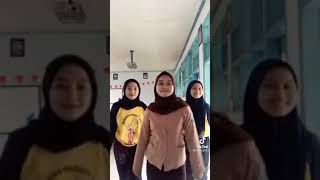 Download lagu cwek cantik pakai seragam pramuka bergoyang tiktok mp3