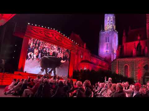 Oh no! Spanish bull attacks André Rieu at Vrijthof Maastricht live concert 2024