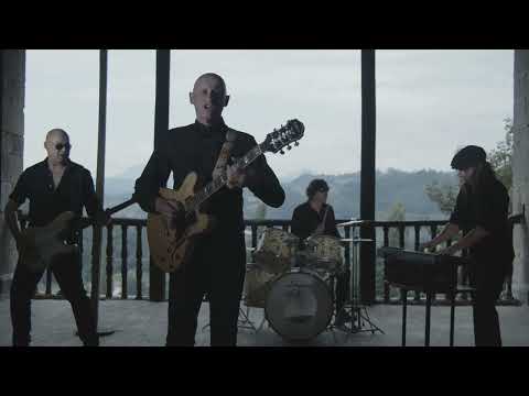 Ilegales ft. Niño De Elche - Muñequita de porcelana (Videoclip Oficial)