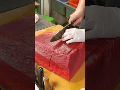 What Is she Slicing Looks Like Wagyu With Amazing Marbling Texture/油紋像是和牛的頂級黑鮪魚上腹/南方澳《津》鮮魚生魚片