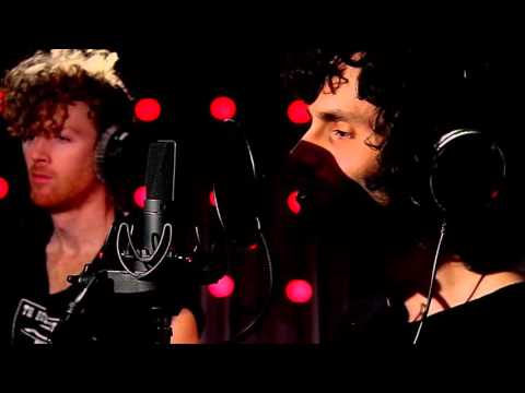 The BSMNT: MOTHXR - Easy (Live bij Q)