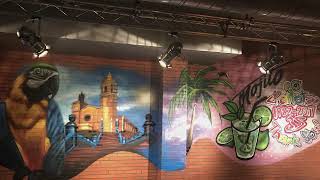 Graffiti en Parrots Pub de Sitges