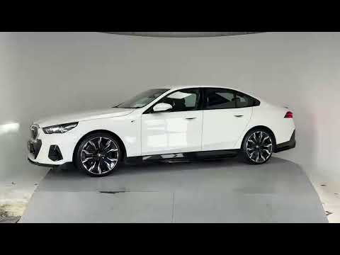 BMW i5 EDRIVE40 M SPORT **SURROUND PARKING SENSORS - Image 2