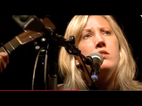 Michael Doucet  & Heather Ré Doucet "DisMoi Pas" (eTown webisode 1305)
