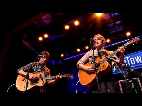 Joan Shelley - Jenny Come In (eTown webisode #938)