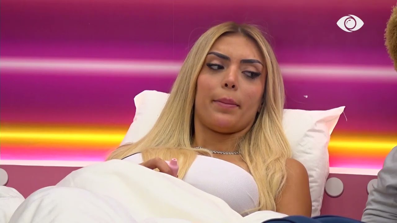 “Je shumë negative”/ Brikena-Inës: Bëhu pak më pozitive