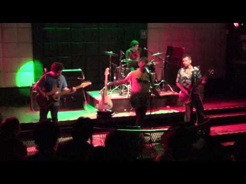 EMOCIONES CLANDESTINAS / De Pe Pe Pe Pa Pa Pa ; La Batuta 20/03/2015.