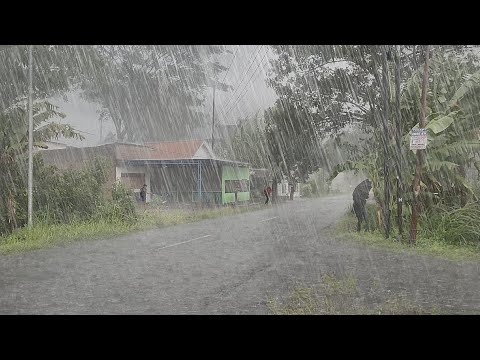 The biggest super crazy rainstorm in history in the village, the typhoon storm destroyed the village