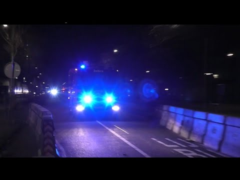 Brandweer TS Zebra 13-2231 en TS Nico 13-3131 met spoed naar 2 Autobranden in Amsterdam Noord
