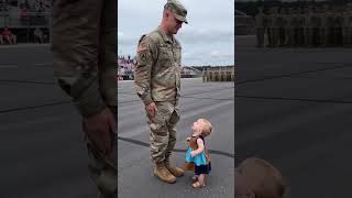 One Hug Changed the Whole Ceremony 😭#MilitaryReunion #ArmyDad #SoldierHomecoming #Daddy