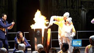 Paralimpiadi, la fiamma arrivata in piazza Duomo: acceso il braciere