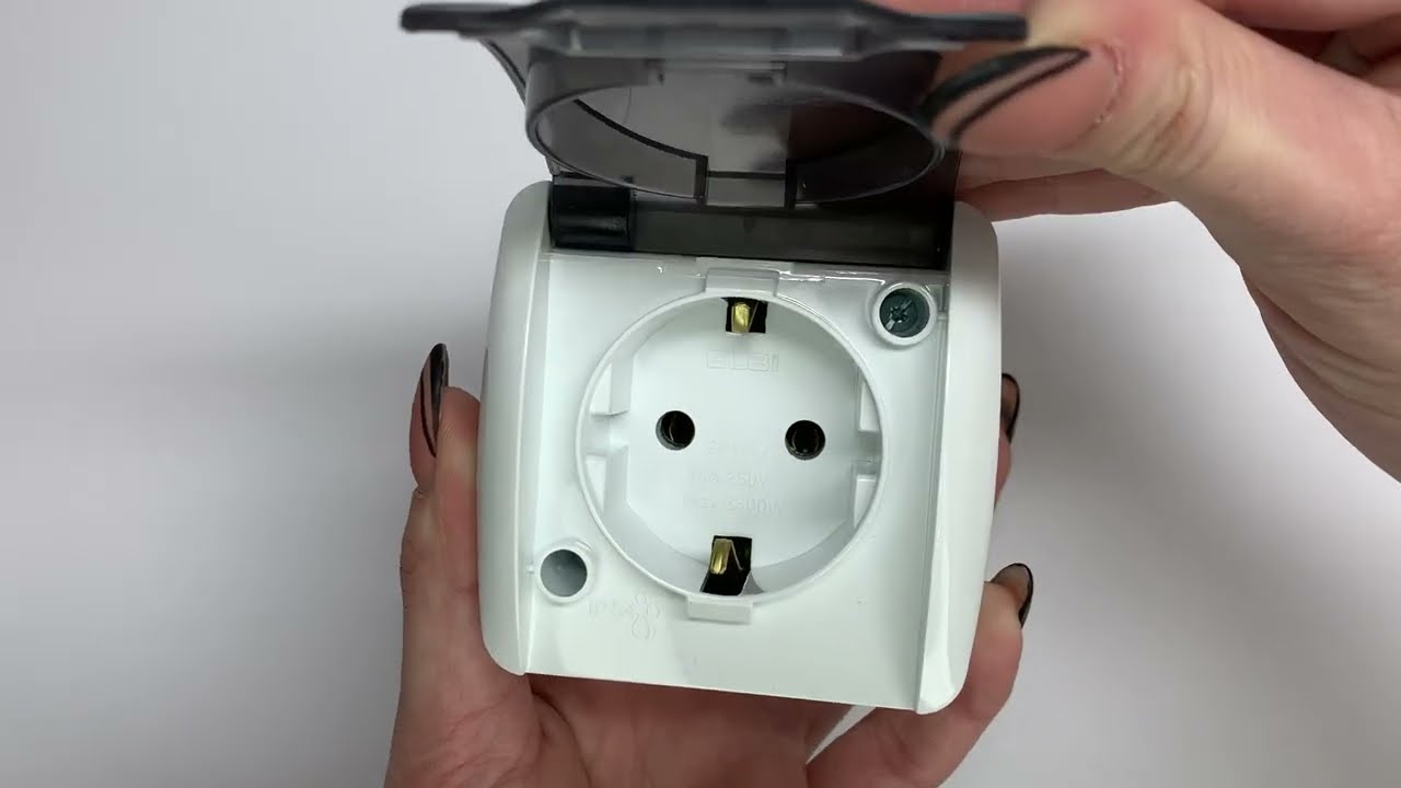 Розетка El-BI Alsu одинарная с крышкой с/з накладная белая IP54 (504-010215-218)