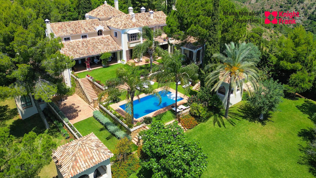 Villa for sale in El Madroñal, Benahavis