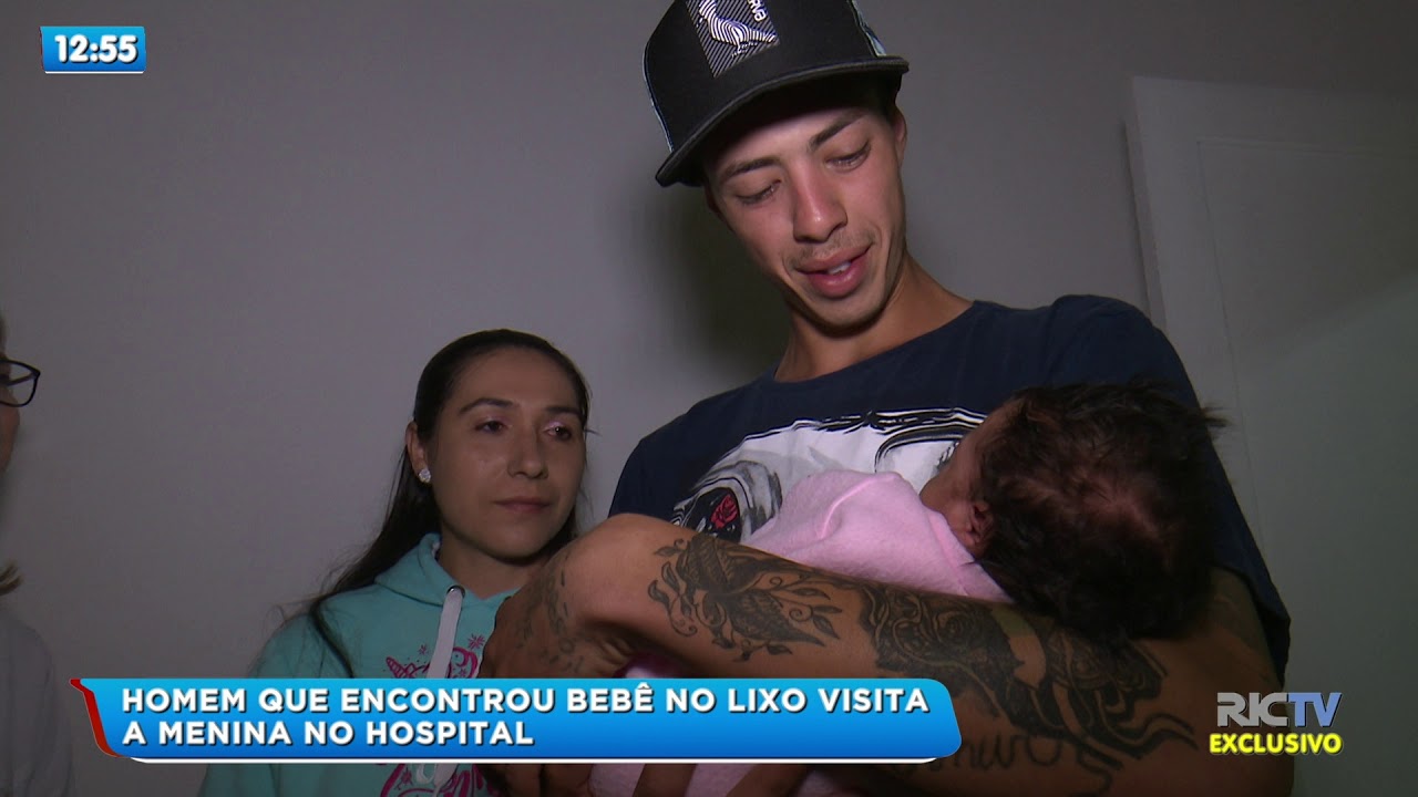 Homem que encontrou bebê no lixo em Joinville visita a menina no hospital
