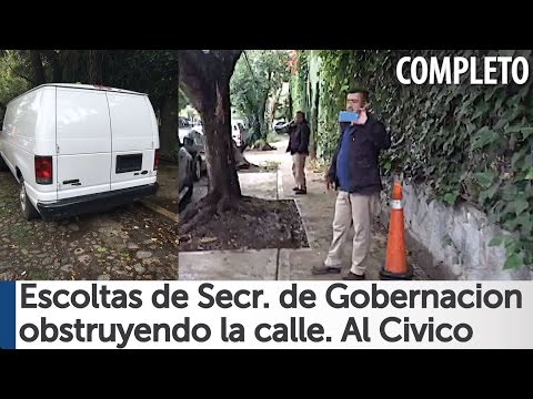 Arne aus den Ruthen: Government escorts block the street and drive without license plates.