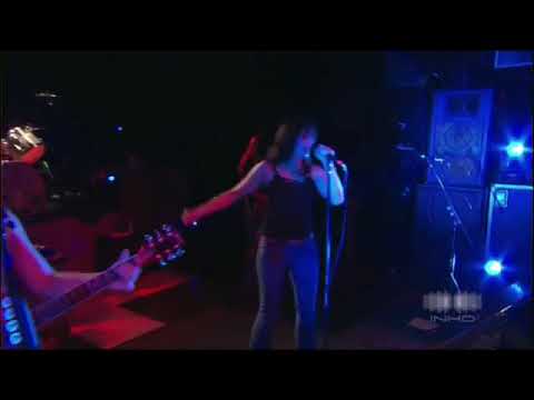 The Donnas - Don't Break Me Down (Live 2004)