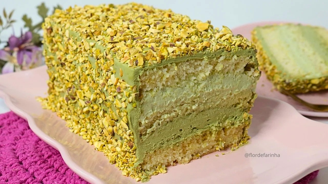 Pistachio Cake Inspired by the Famous Bakery – Easy and Tasty Recipe