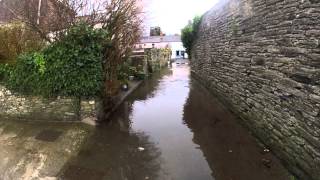 preview picture of video 'Gloster Row Cardigan Flood 2014'