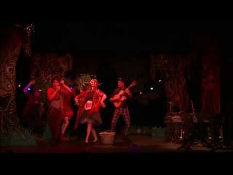 Retrouvez ici la bande annonce de "La folle Histoire du Petit Chaperon Rouge" au...