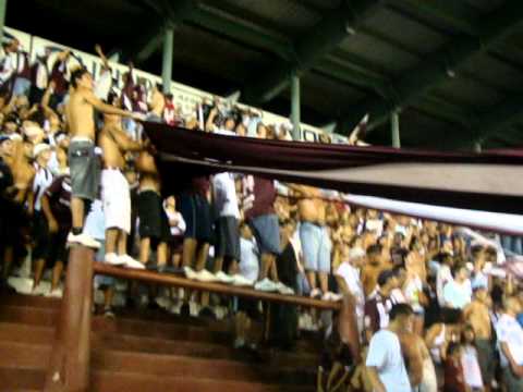 "Torcida do Lanús cantando ilariê da Xuxa" Barra: La Barra 14 &bull; Club: Lanús